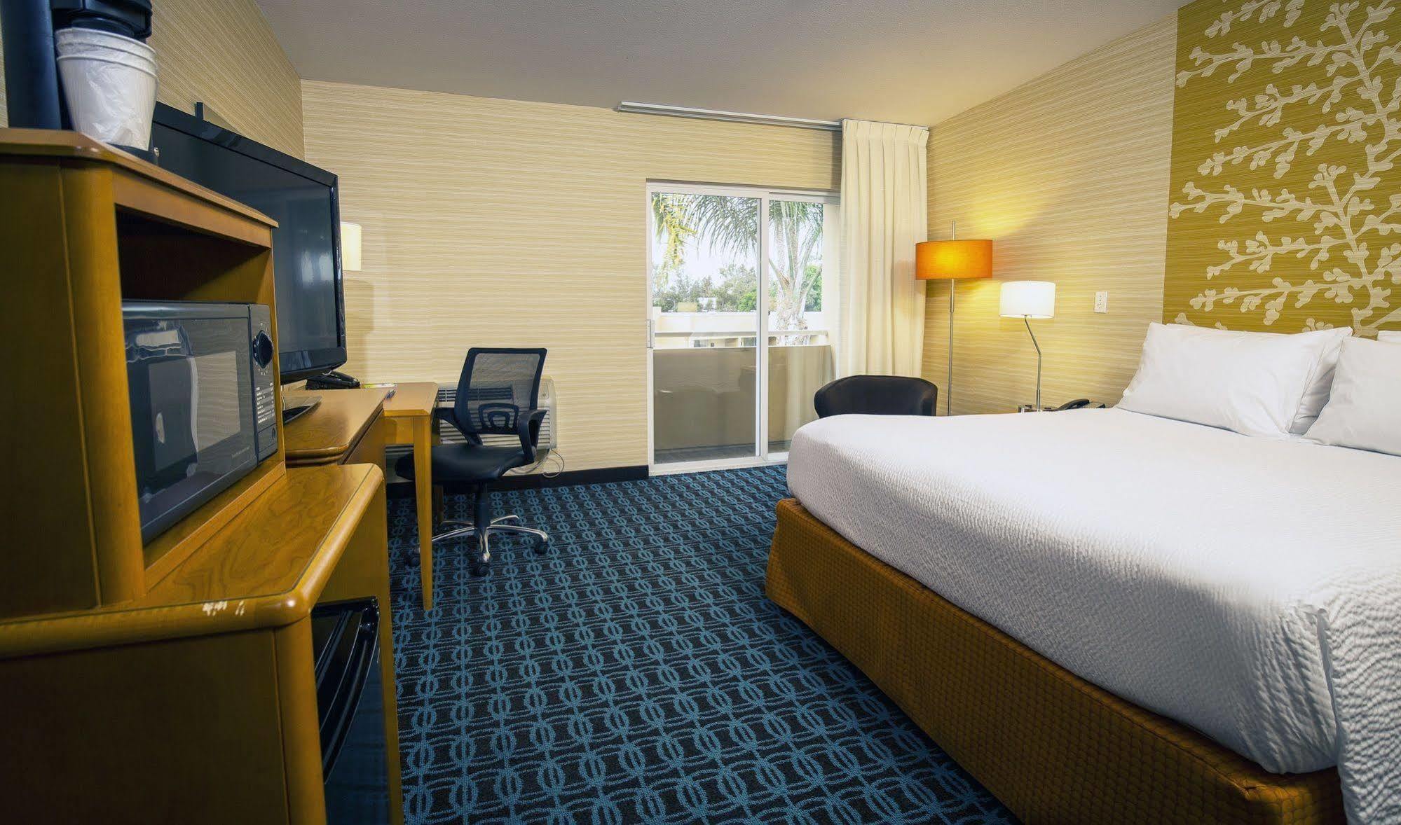 Fairfield Inn And Suites By Marriott San Jose Airport Exterior photo
