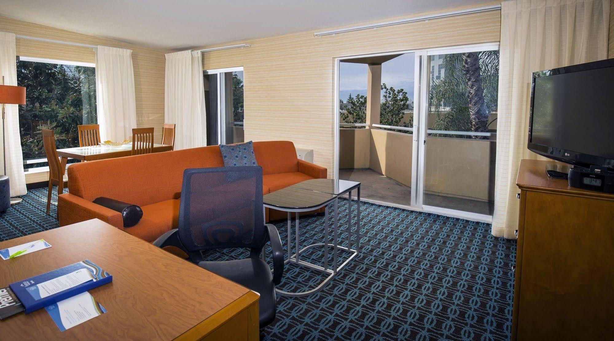 Fairfield Inn And Suites By Marriott San Jose Airport Exterior photo